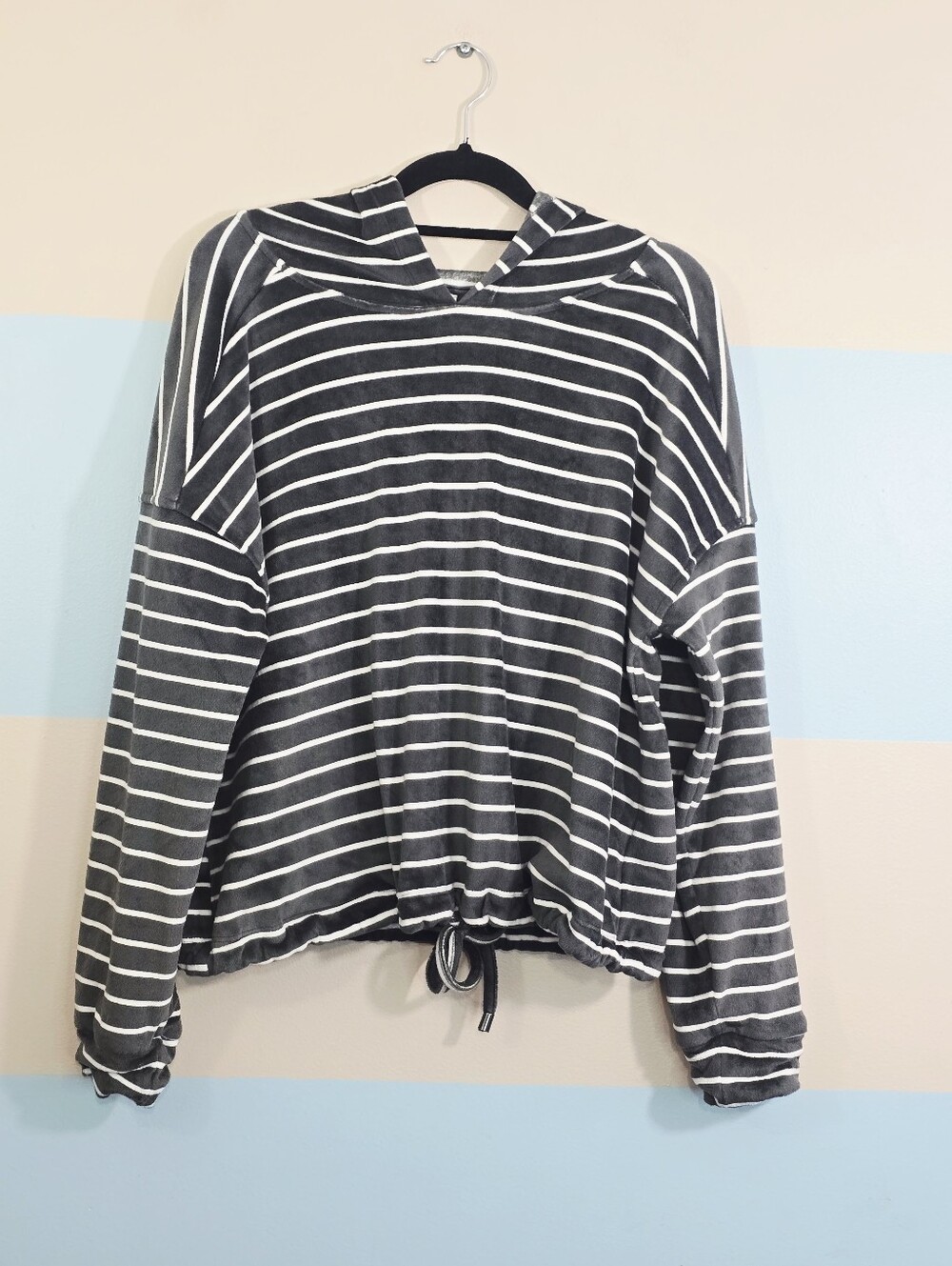 Cable & Gauge Ovetsized Gray and White Striped Hooded Pullover - Picture 2 of 7